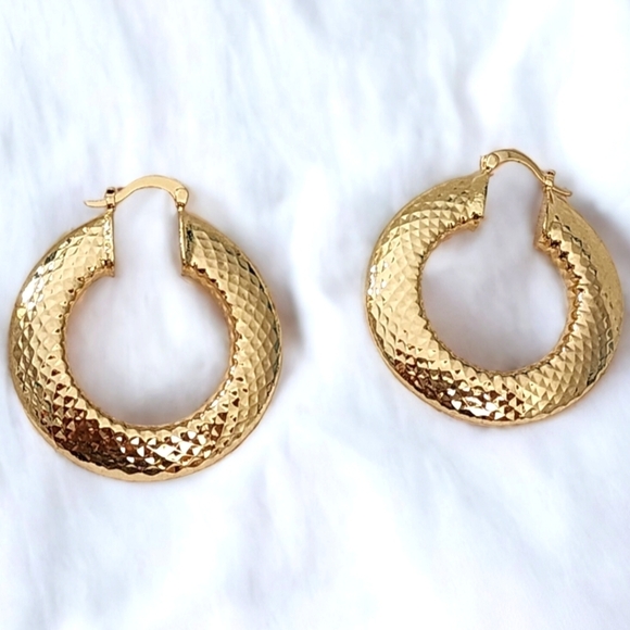 18k Gold Layered Chunky Medium Hoop Earrings - Diamond Cut Finish - Picture 5 of 9